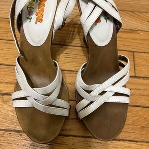 Bongo White Strappy Sandals 8